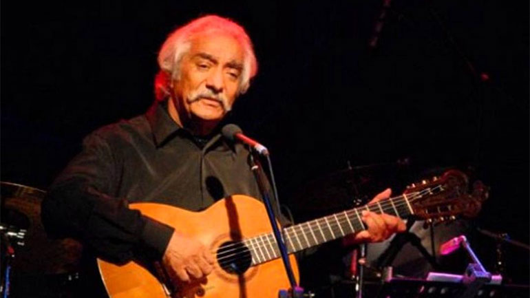 Ο Κώστας Χατζής στη μουσική σκηνή Σφίγγα