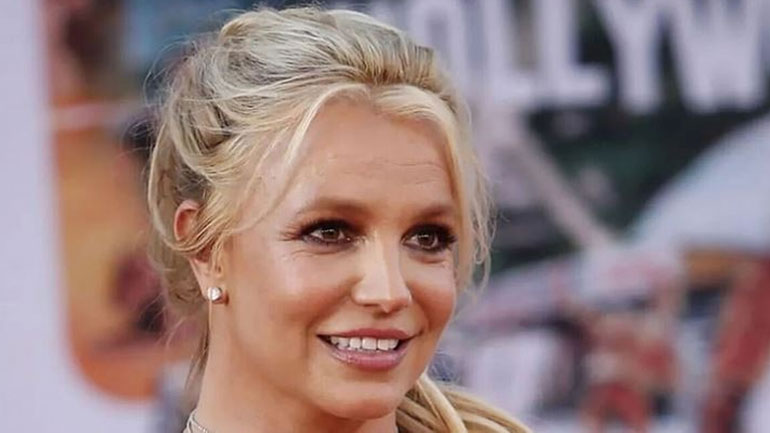 Britney Spears: «Γδύνεται» ξανά στο Instagram – «Γι’ αυτό φερόταν έτσι ο πατέρας σου» γράφουν οι χρήστες