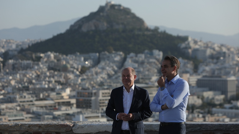 Handelsblatt: «Η Αθήνα περιμένει ξεκάθαρες δηλώσεις από τον Σολτς»