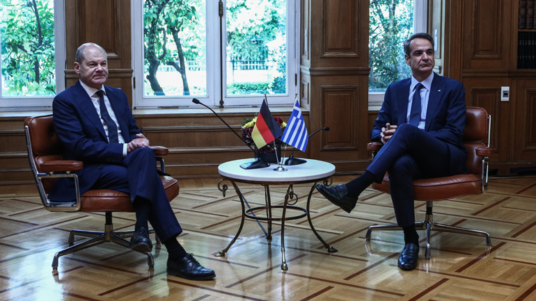 Σε εξέλιξη η συνάντηση Μητσοτάκη – Σολτς στο Μέγαρο Μαξίμου