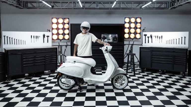 Ειδικά σχεδιασμένη Vespa από τον Καναδό ποπ σταρ, Justin Bieber