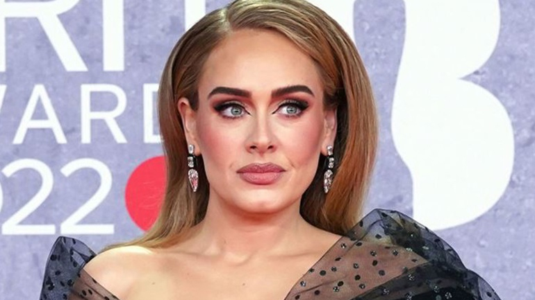 Adele: Κάνει διάλειμμα από τραγούδι για να πάρει πτυχίο στην Αγγλική Φιλολογία