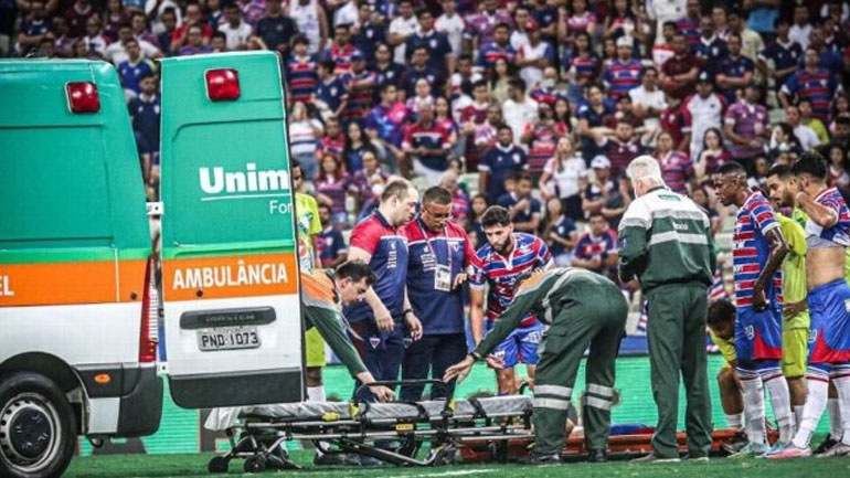 Λούκας Σάσα: Αποχώρησε σε ημιλιπόθυμη κατάσταση από το γήπεδο με ασθενοφόρο!