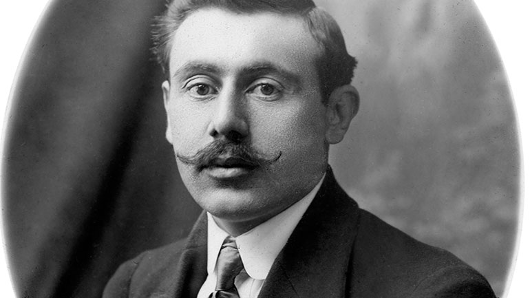 Λάμπρος Καραμερτζάνης: Ο φαρμακοποιός που φυγάδευσε 2.000 Εβραίους της Αθήνας στο βουνό