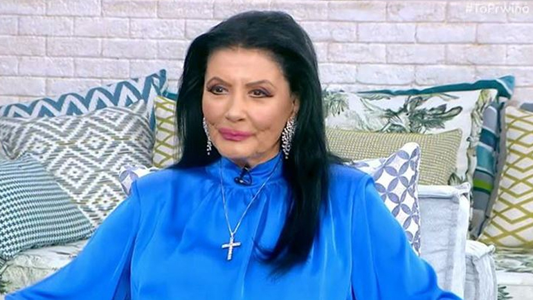 Ζωζώ Σαπουντζάκη για τον θάνατο της μητέρας της: «Η μαμά ήταν πεθαμένη, πήγα και τη χάιδεψα»