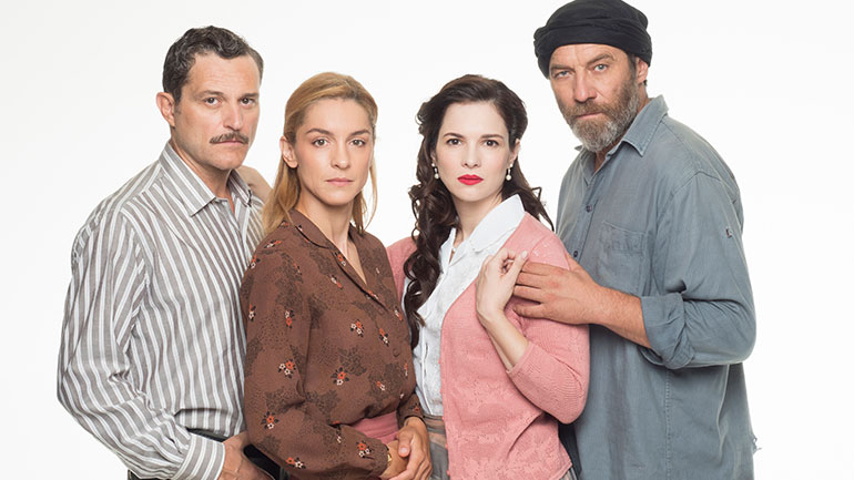 «Μια νύχτα του Αυγούστου»: Ο Μανώλης μαθαίνει το μυστικό της Αγάθης!