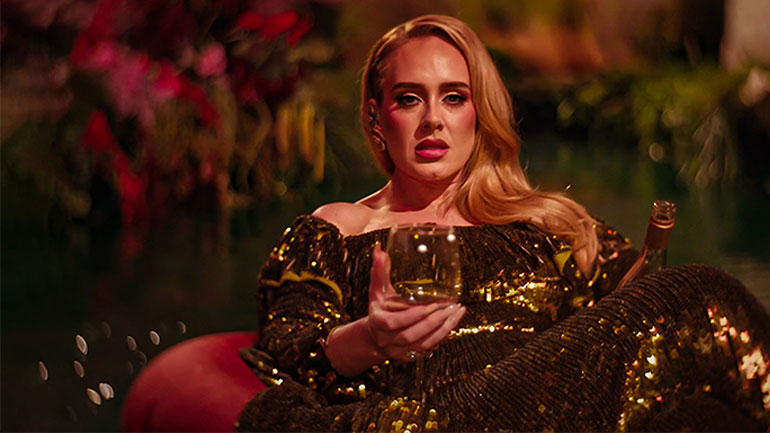 Adele: Το νέο, εντυπωσιακό βίντεο κλιπ της