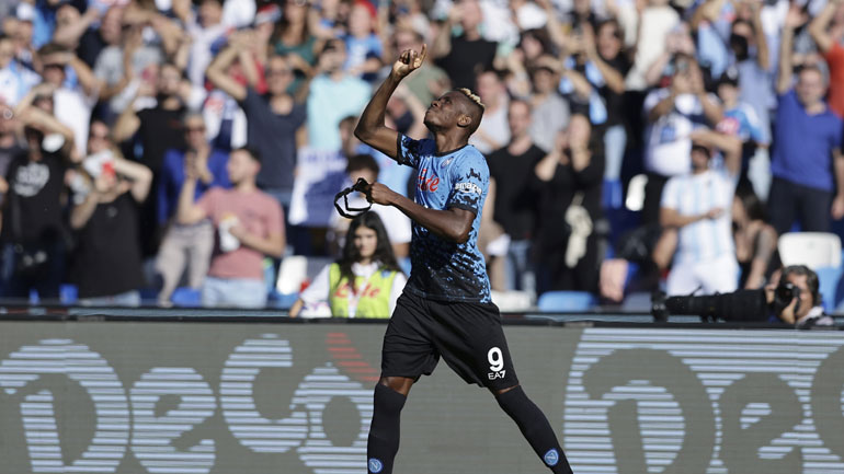 Ιταλία: Δεν έχει… αντίπαλο η Νάπολι, 4-0 τη Σασουόλο με χατ-τρικ του Όσιμεν!