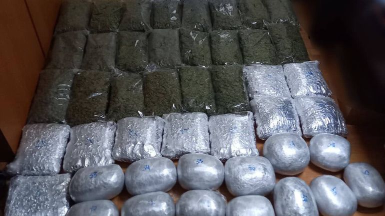 Γρεβενά: Συνελήφθησαν δύο άτομα τα οποία μετέφεραν περισσότερα από 45 κιλά κάνναβη Γρεβενά: Συνελήφθησαν δύο άτομα τα οποία μετέφεραν περισσότερα από 45 κιλά κάνναβη