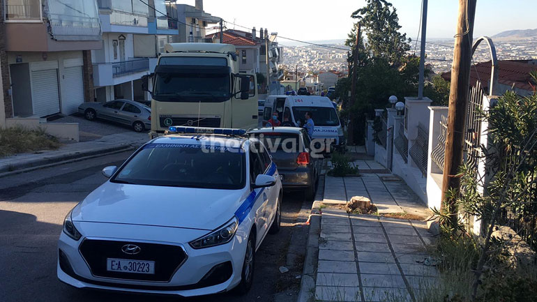 Θεσσαλονίκη: Μεθυσμένος οδηγός φορτηγού προκάλεσε φθορές σε σταθμευμένα οχήματα