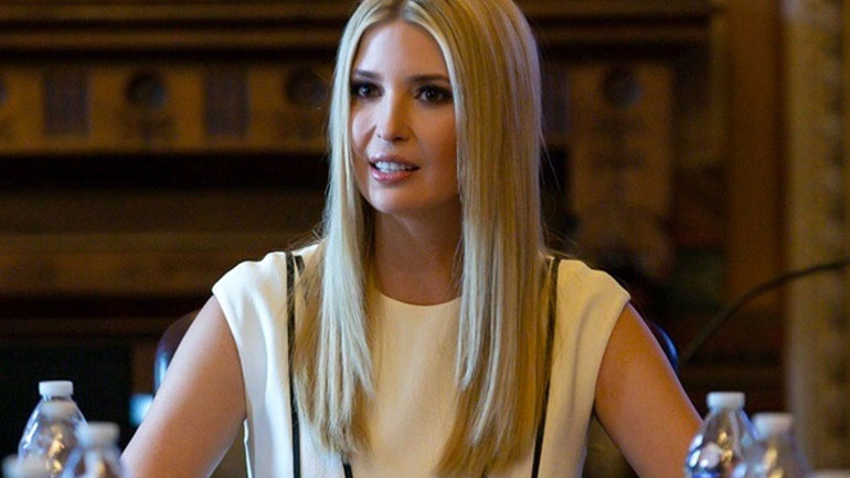 Τσεχία: Η Ιβάνκα Τραμπ παρέλαβε κρατικό βραβείο για την εκλιπούσα μητέρα της Ιβάνα