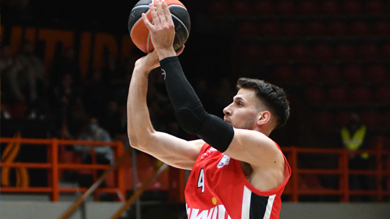 Ολυμπιακός-Λαύριο: Λούντζης on fire, είχε 5/6 τρίποντα στο πρώτο ημίχρονο του αγώνα!