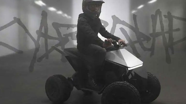 Ανάκληση για την παιδική «γουρούνα» της Tesla, μετά από ατύχημα… ενηλίκου