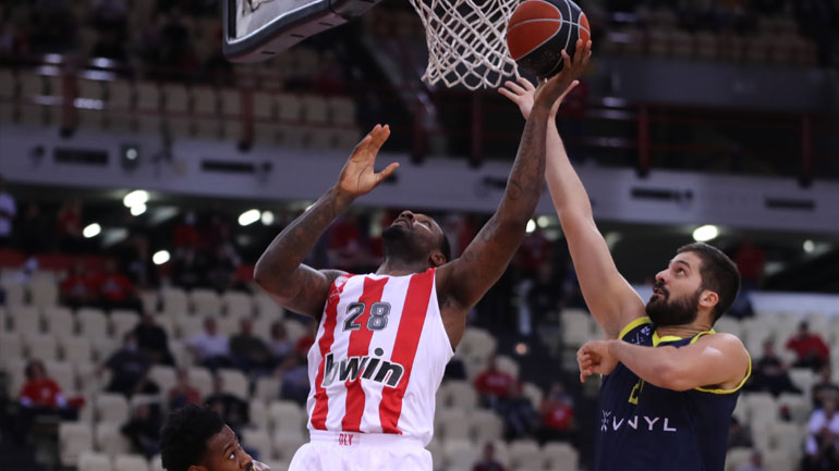 Ακάθεκτος συνεχίζει ο Ολυμπιακός, 98-61 το Λαύριο