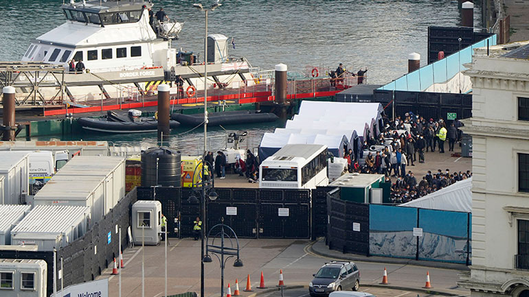 Βρετανία: Άνδρας έριξε μολότοφ σε κέντρο μετανάστευσης και μετά αυτοκτόνησε