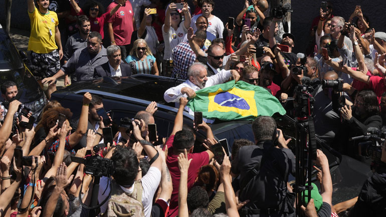 Νέος πρόεδρος της Βραζιλίας ο Λούλα Νέος πρόεδρος της Βραζιλίας ο Λούλα