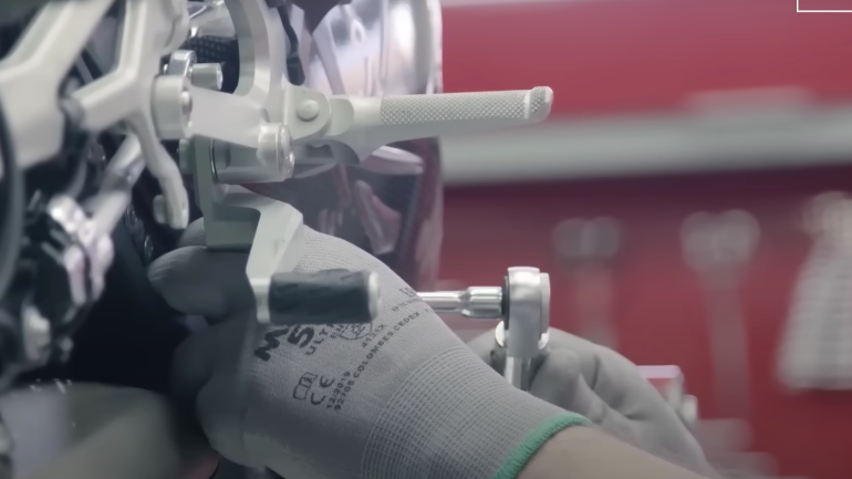 Μια ματιά στις γραμμές παραγωγής της Ducati και της Honda