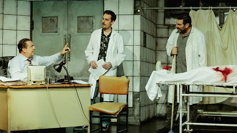 «Αξύριστα Πηγούνια»: Το βραβευμένο θεατρικό έργο του Γιάννη Τσίρου έρχεται για δεύτερη χρονιά στο Θέατρο Μικρό Χόρν