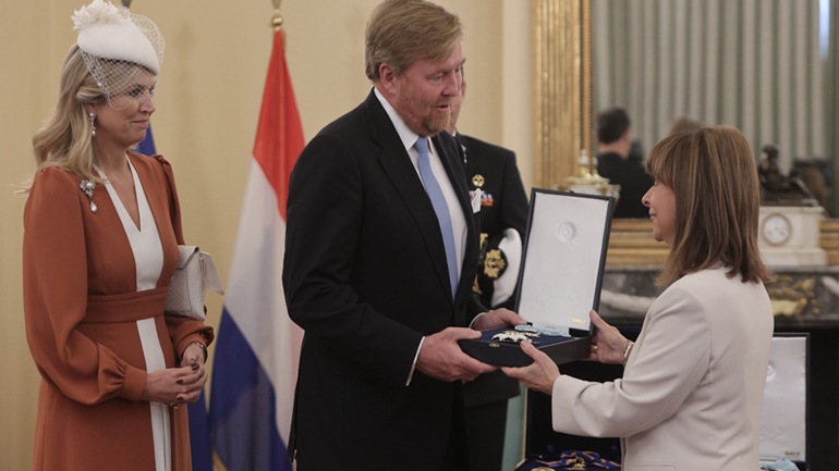 Η ΠτΔ Κ. Σακελλαροπούλου υποδέχθηκε το βασιλικό ζεύγος της Ολλανδίας – Άριστο το επίπεδο σχέσεων των δύο χωρών