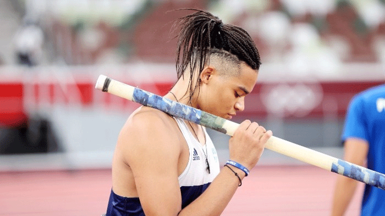 Στίβος: Ο Εμμανουήλ Καραλής στα… χέρια του πατέρα του