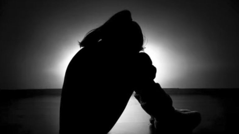 Πετράλωνα: Αδέλφια καταγγέλλουν τον πατέρα τους για βιασμό και τη μητέρα για συγκάλυψη