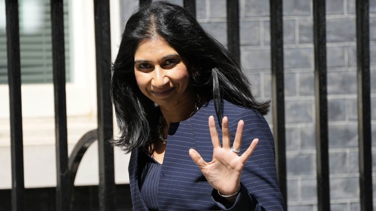 Μ. Βρετανία: Στο μάτι του κυκλώνα η υπουργός Εσωτερικών – Χαρακτήρισε «εισβολείς» τους αιτούντες άσυλο