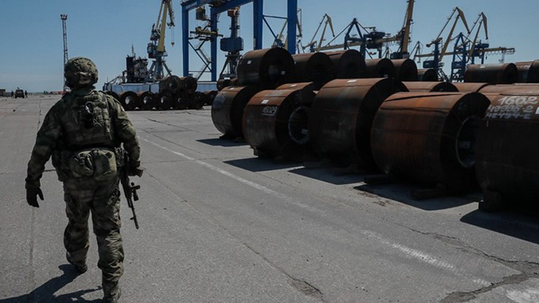 Η Ρωσία επεκτείνει τη ζώνη από την οποία απομακρύνει τους αμάχους στη Χερσώνα