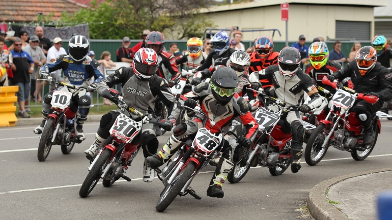 Αγώνες με Honda CT110 στην Αυστραλία – Από τα ταχυδρομεία στις πίστες