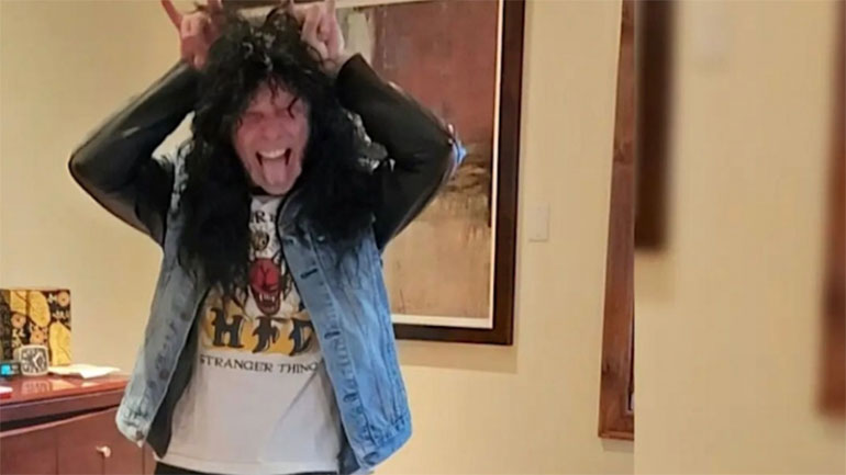 Ο Τζέιμς Χέτφιλντ ντύθηκε Έντι Μάνσον από το «Stranger Things» για το Χάλογουιν