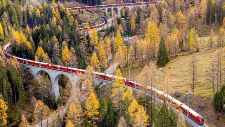 Η Ελβετία κατέρριψε ρεκόρ με το μεγαλύτερου μήκους επιβατικό τρένο