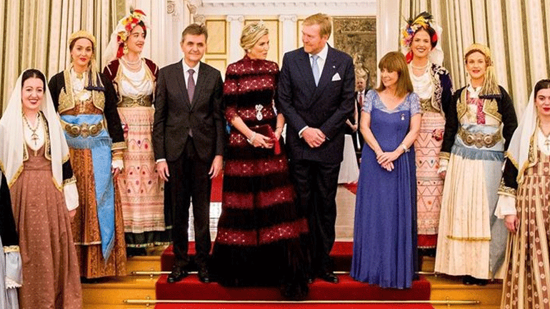 Βασίλισσα Maxima : Με δημιουργία Έλληνα σχεδιαστή στο Προεδρικό Μέγαρο