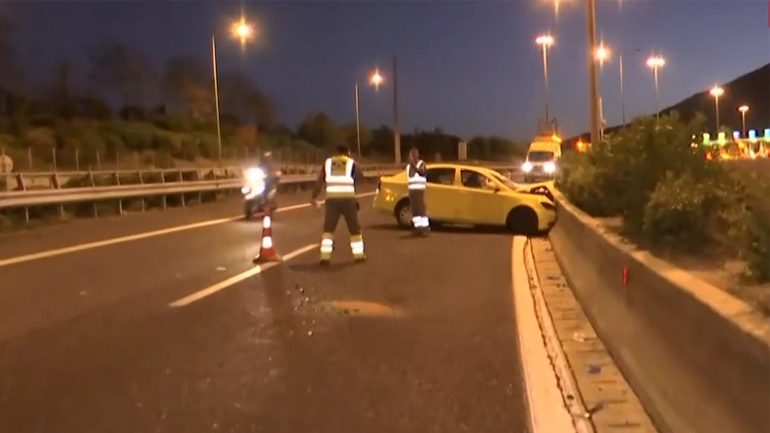 Μετωπική σύγκρουση Ι.Χ. με ταξί στον περιφερειακό Υμηττού – Έχασε τη ζωή της 29χρονη οδηγός