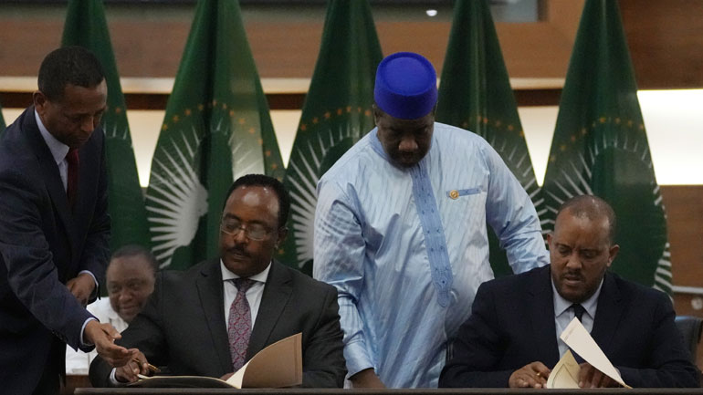 Αιθιοπία: Αντάρτες και κυβέρνηση υπέγραψαν την ειρηνευτική συμφωνία για τον τερματισμό των εχθροπραξιών