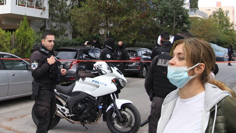Ξεκίνησε η δίκη της 50χρονης που πυροβόλησε τον πατέρα του παιδιού της στο Χαλάνδρι