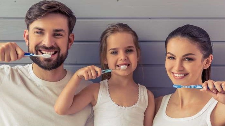 Τρεις ερωτήσεις-απαντήσεις που σχετικά με το βούρτσισμα των δοντιών