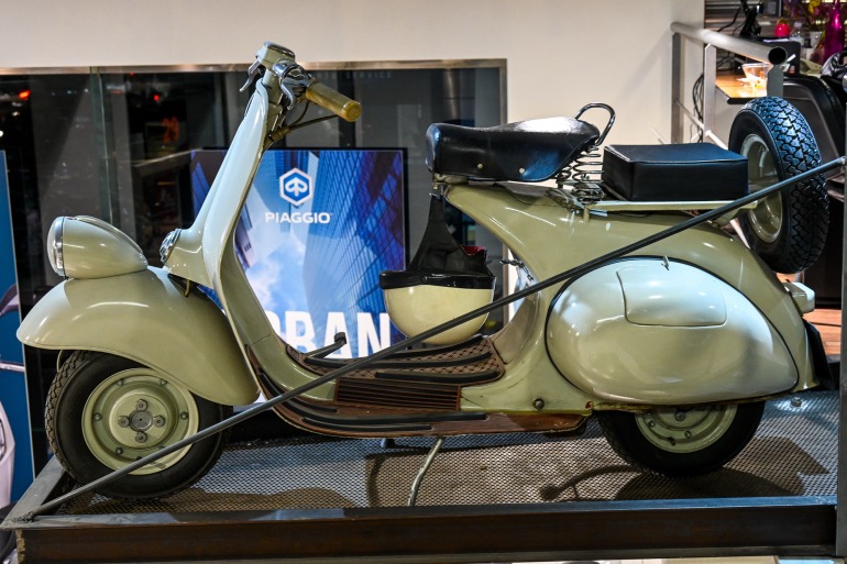 Αναπαλαιωμένη σε άψογη κατάσταση η Βέσπα του πατέρα Σταύρου!