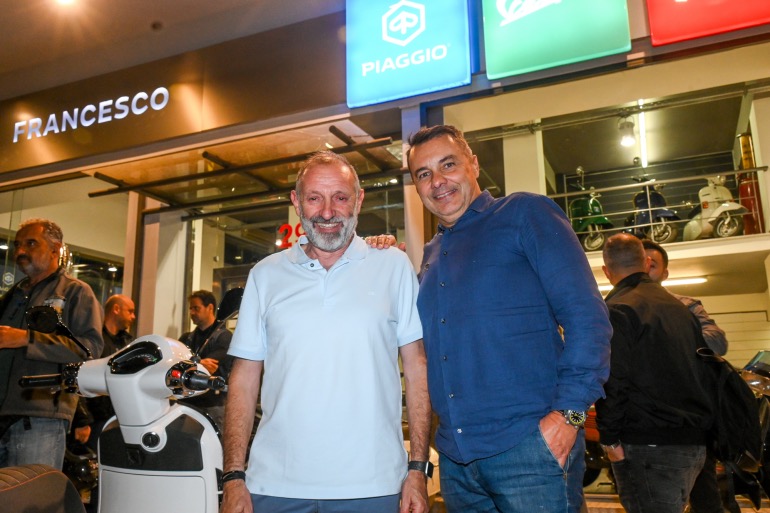 Ο απεσταλμένος της zougla.gr με τον Φρανσέσκο Μαντζουράνη