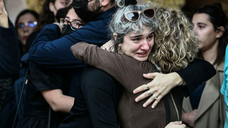 Ηλίας Ζερβός: Συντετριμμένη η κόρη του ηθοποιού στην κηδεία του