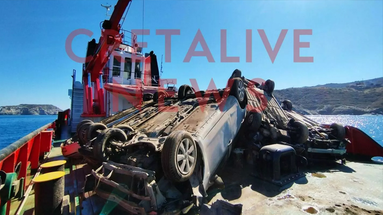 Σητεία: Βγάζουν από τη θάλασσα τα αυτοκίνητα που παρέσυρε η κακοκαιρία