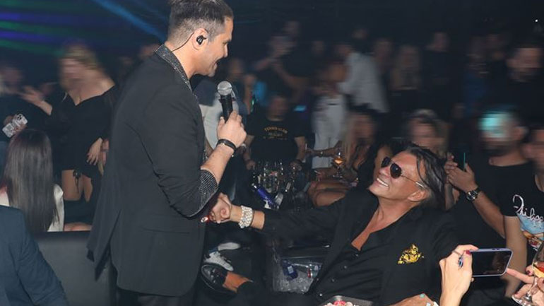 Ηλίας Ψινάκης: Τα «έσπασε» στο νυχτερινό κέντρο που εμφανίζεται ο Γιώργος Τσαλίκης