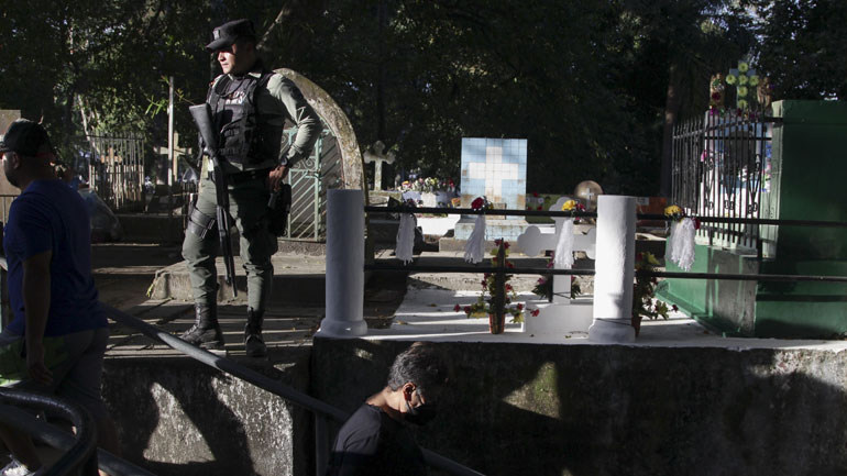 Ελ Σαλβαδόρ: Η κυβέρνηση καταστρέφει τις επιτύμβιες πλάκες μελών συμμοριών