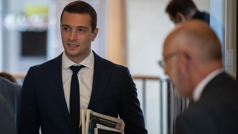 Γαλλία: Ο 27χρονος Ζορντάν Μπαρντελά νέος πρόεδρος του ακροδεξιού «Εθνικού Συναγερμού»