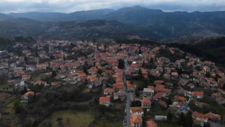 Το δασάκι της Βυτίνας και το υπαίθριο μουσείο υδροκίνησης της Δημητσάνας στην ορεινή Αρκαδία απο ψηλά Το δασάκι της Βυτίνας και το υπαίθριο μουσείο υδροκίνησης της Δημητσάνας στην ορεινή Αρκαδία απο ψηλά