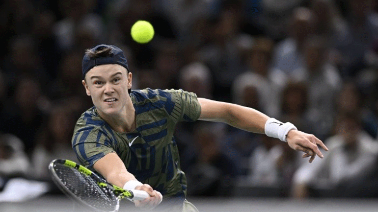 Paris Masters: Στον τελικό ο Ρούνε και περιμένει τον νικητή του ζευγαριού Τζόκοβιτς-Τσιτσιπάς