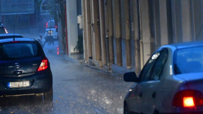 Ισχυρά κατά τόπους φαινόμενα αναμένονται για το υπόλοιπο της ημέρας, σύμφωνα με το meteo
