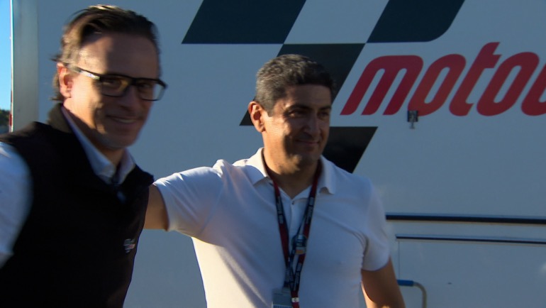 Ο υπεύθυνος επικοινωνίας της Dorna Ignacio Sagnier με τον Λευτέρη Αυγενάκη