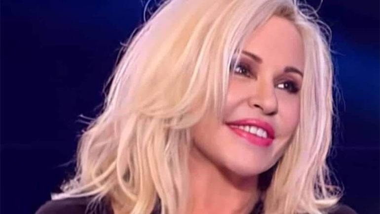 H Μπέσσυ Αργυράκη στη μουσική σκηνή Σφίγγα