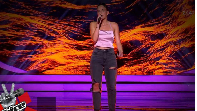 The Voice: Η Άσπα Βοτζάκη μάγεψε με την ερμηνεία της και τους 4 coaches!