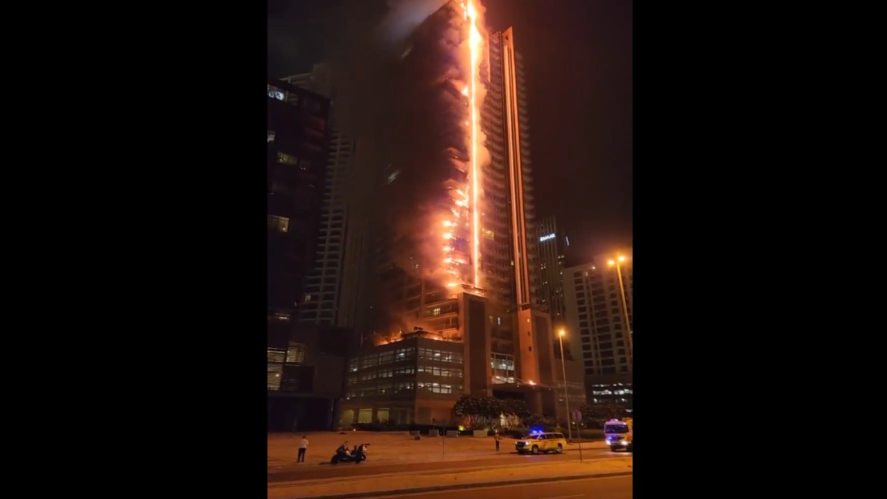 Ντουμπάι: Φωτιά σε ουρανοξύστη κοντά στο ψηλότερο κτίριο στον κόσμο