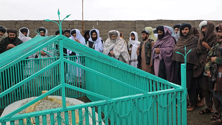 Αφγανιστάν: Oι Ταλιμπάν αποκαλύπτουν τον τάφο του ιδρυτή τους, 9 χρόνια μετά τον θάνατό του